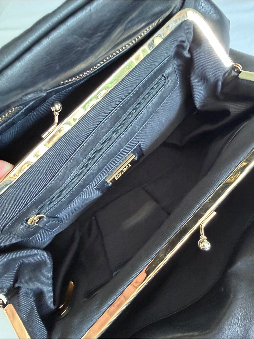Badgley Mischka Leather Black Quilted Scallop Gold Hardware Shoulder Bag - Picture 7 of 14
